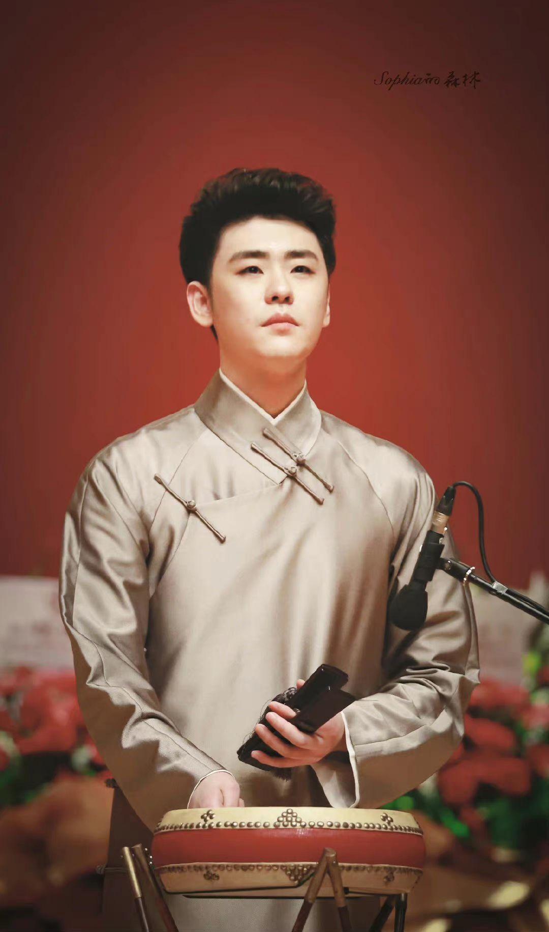 张云雷有哪些出圈神图? - 知乎