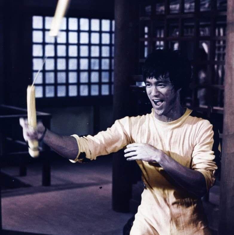 你收藏过哪些李小龙的经典照片?
