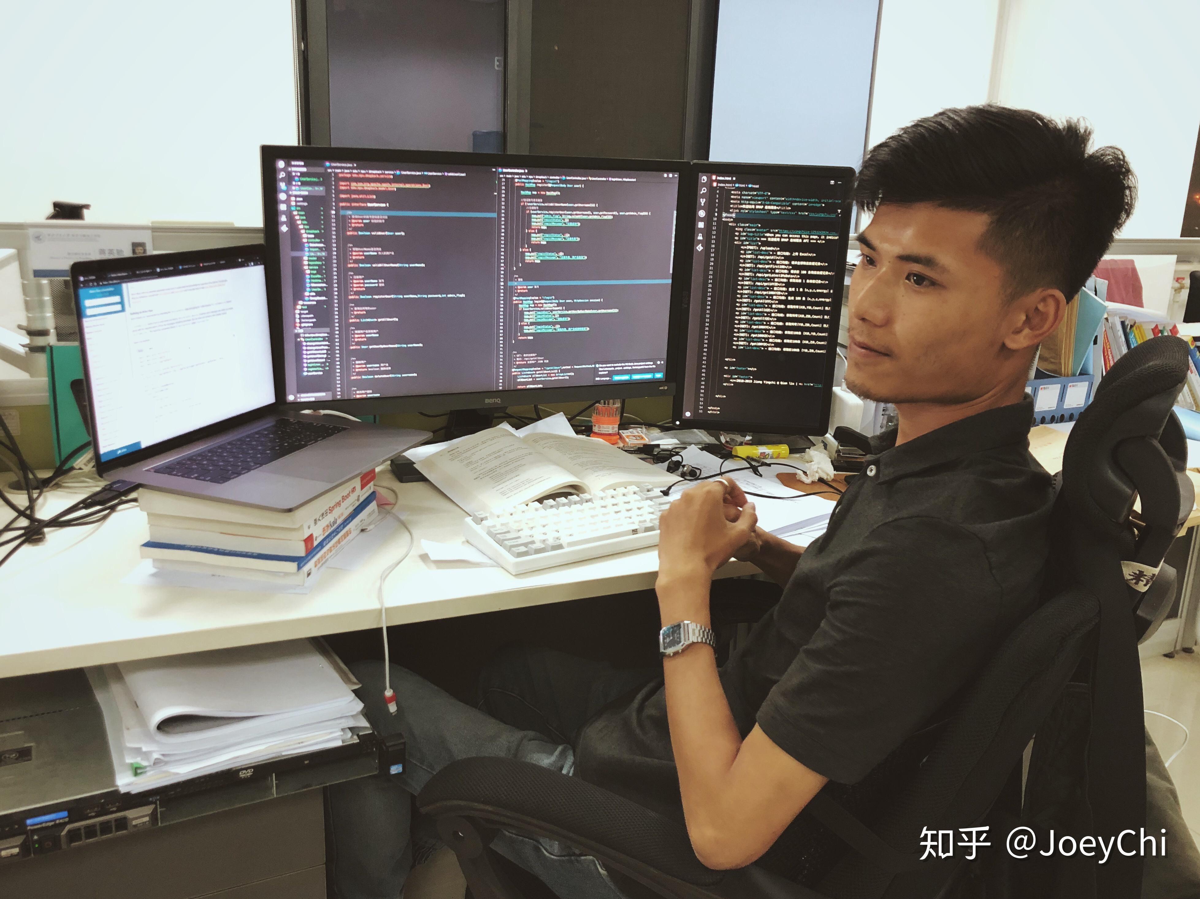 有些程序员工位好几台电脑是什么操作? - 知乎