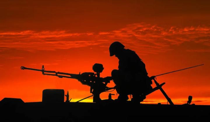 壁纸来了这是军人的剪影