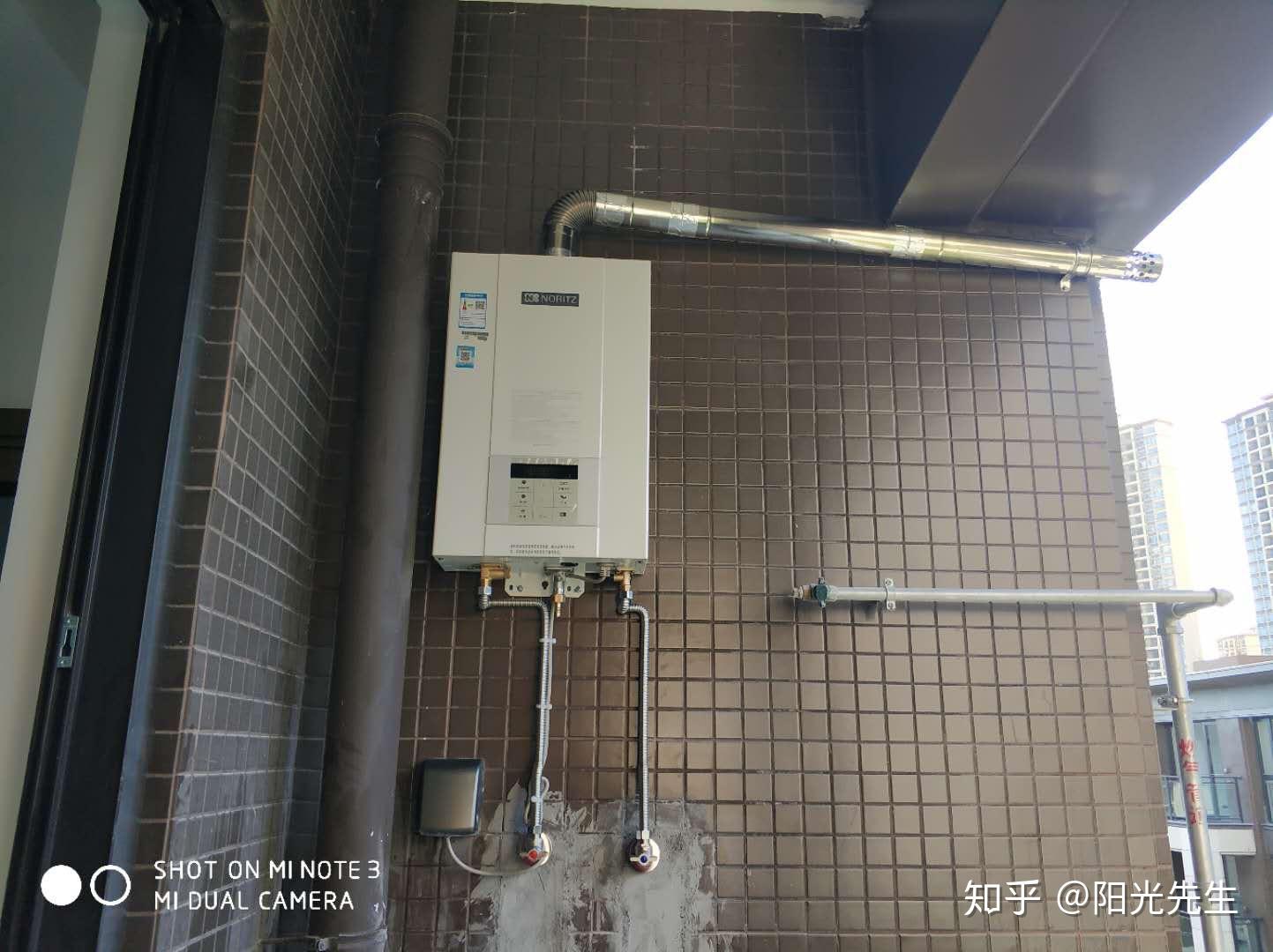 燃气热水器的安装位置固定哪面墙吗? 