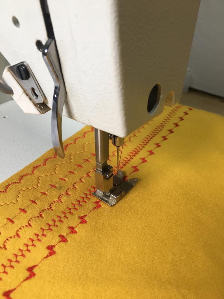 内置两百多种花型的电脑曲折缝花样机