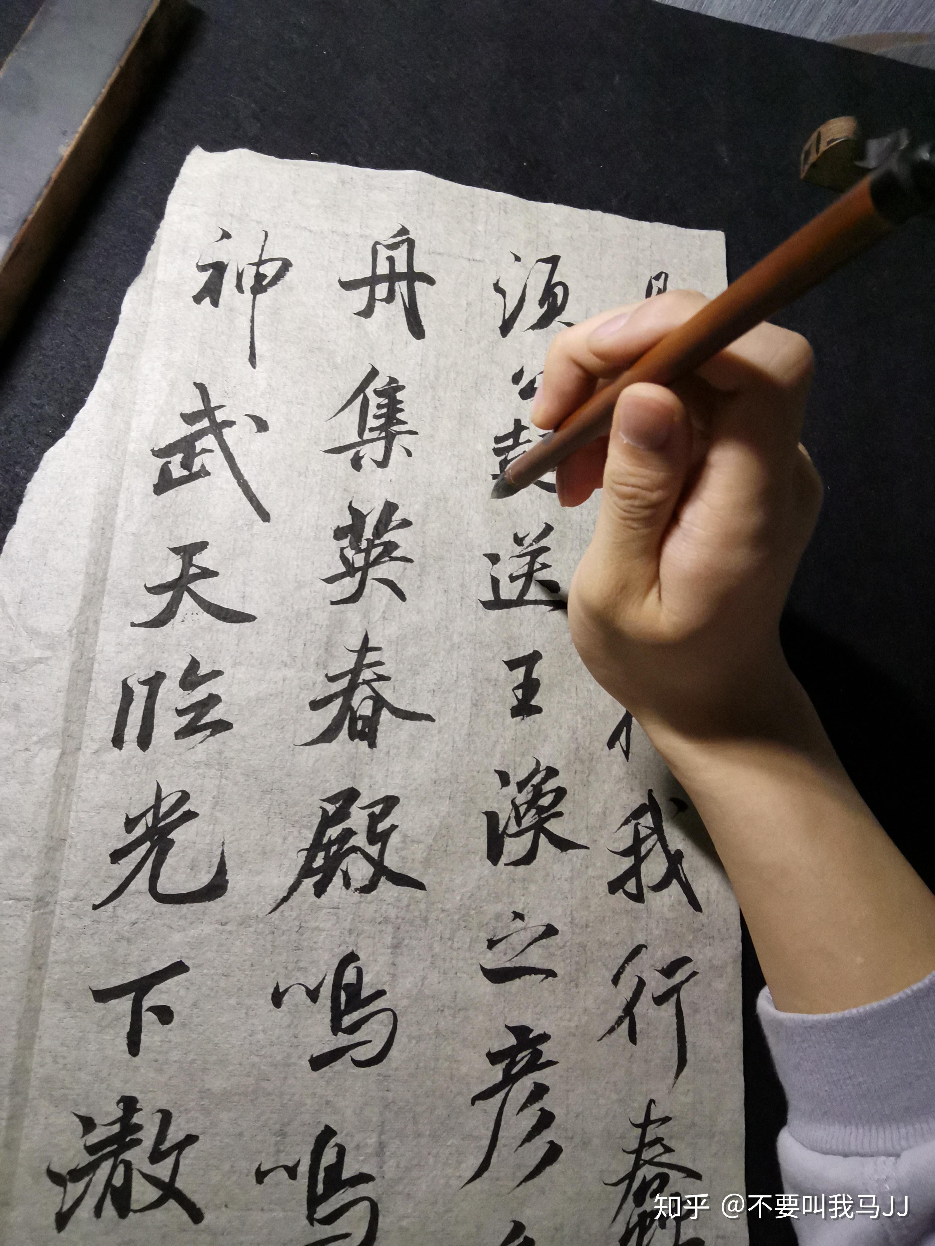 古人写楷,行,草都有哪些执笔方式,而我们现在临摹前人的作品又究竟