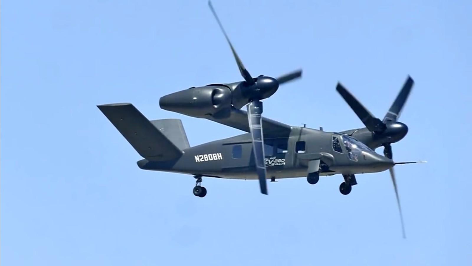 双引擎螺旋桨飞机螺旋桨的转动方式是左翼左旋右翼右旋还是左翼右旋