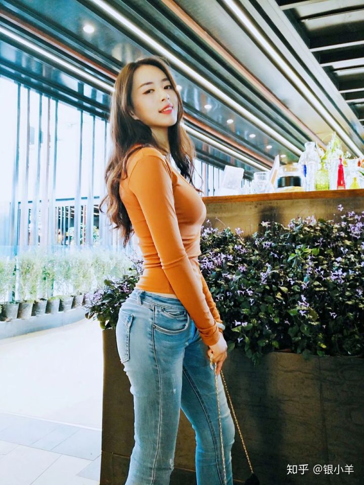 女生身材特别好颜值特别高是种怎样的体验