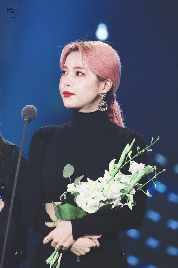 如何评价mamamoo的队长solar金容仙