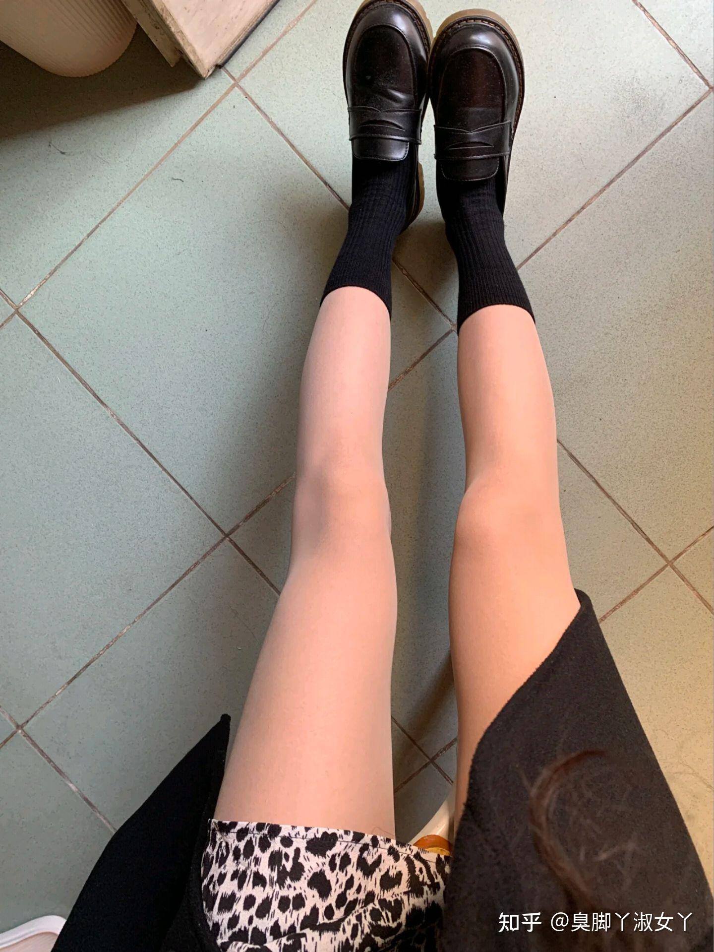 冬天女生穿丝袜穿靴子一天,晚上脱下来袜子会臭吗? - 知乎