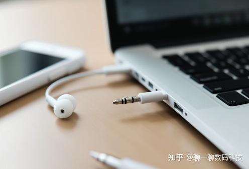 头戴式入耳式耳塞式耳机哪个对听力损害较小