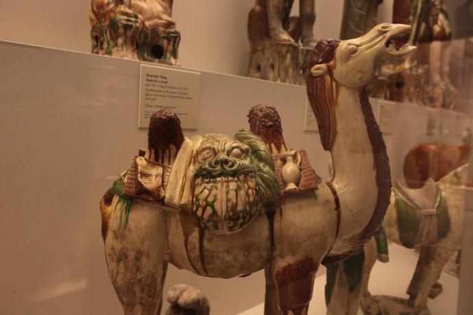 中国艺术史鉴赏】唐三彩胡人俑、骆驼俑【多图】 - 知乎