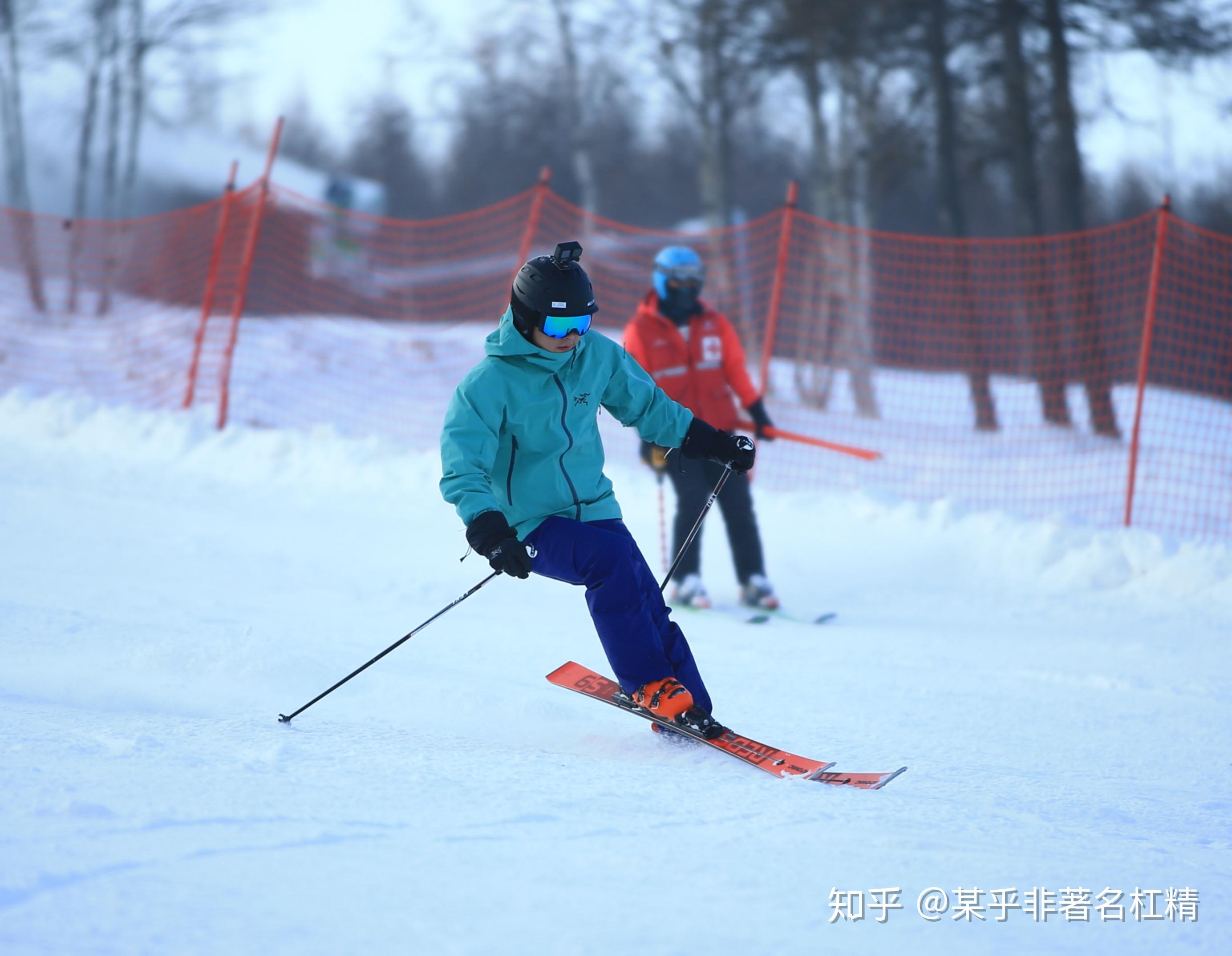 双板滑雪平行转弯的姿势是怎样的