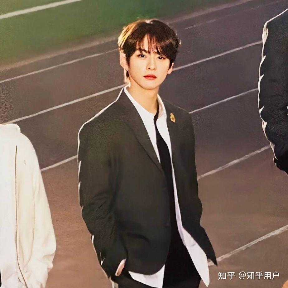 如何评价stray kids李旻浩leeknow的颜值? - 知乎