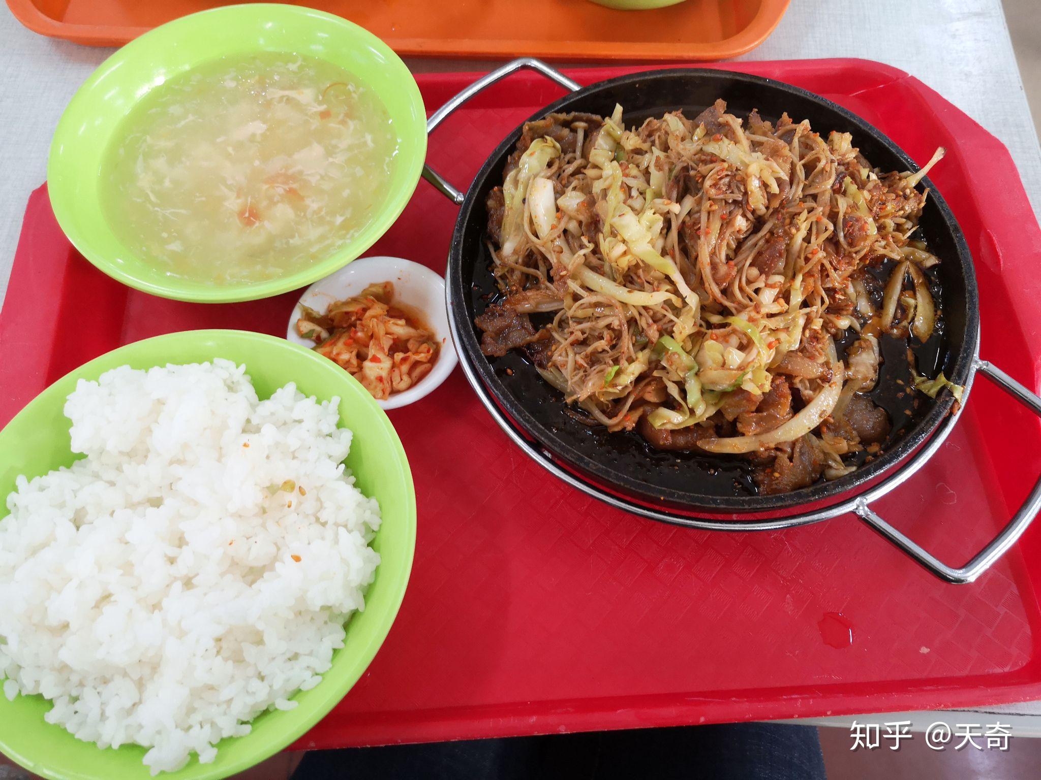 在东北林业大学里就餐是一种怎样的体验?有什么推荐的食堂和美食?