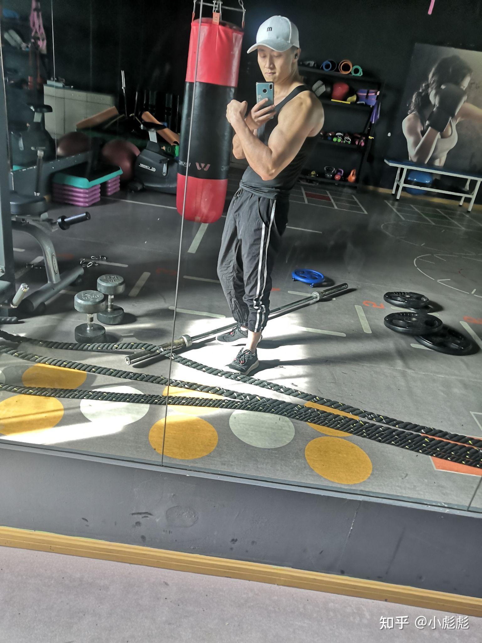 为什么在网上有很多肌肉男而现实生活中几乎都没几个肌肉男? - 知乎