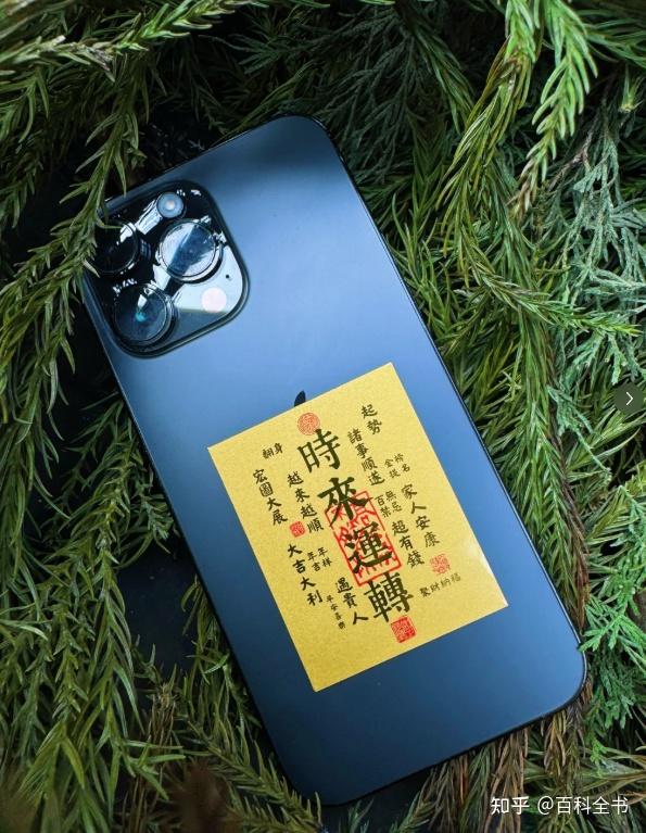 2026年，为什么你的手机背后该贴块“金”了？