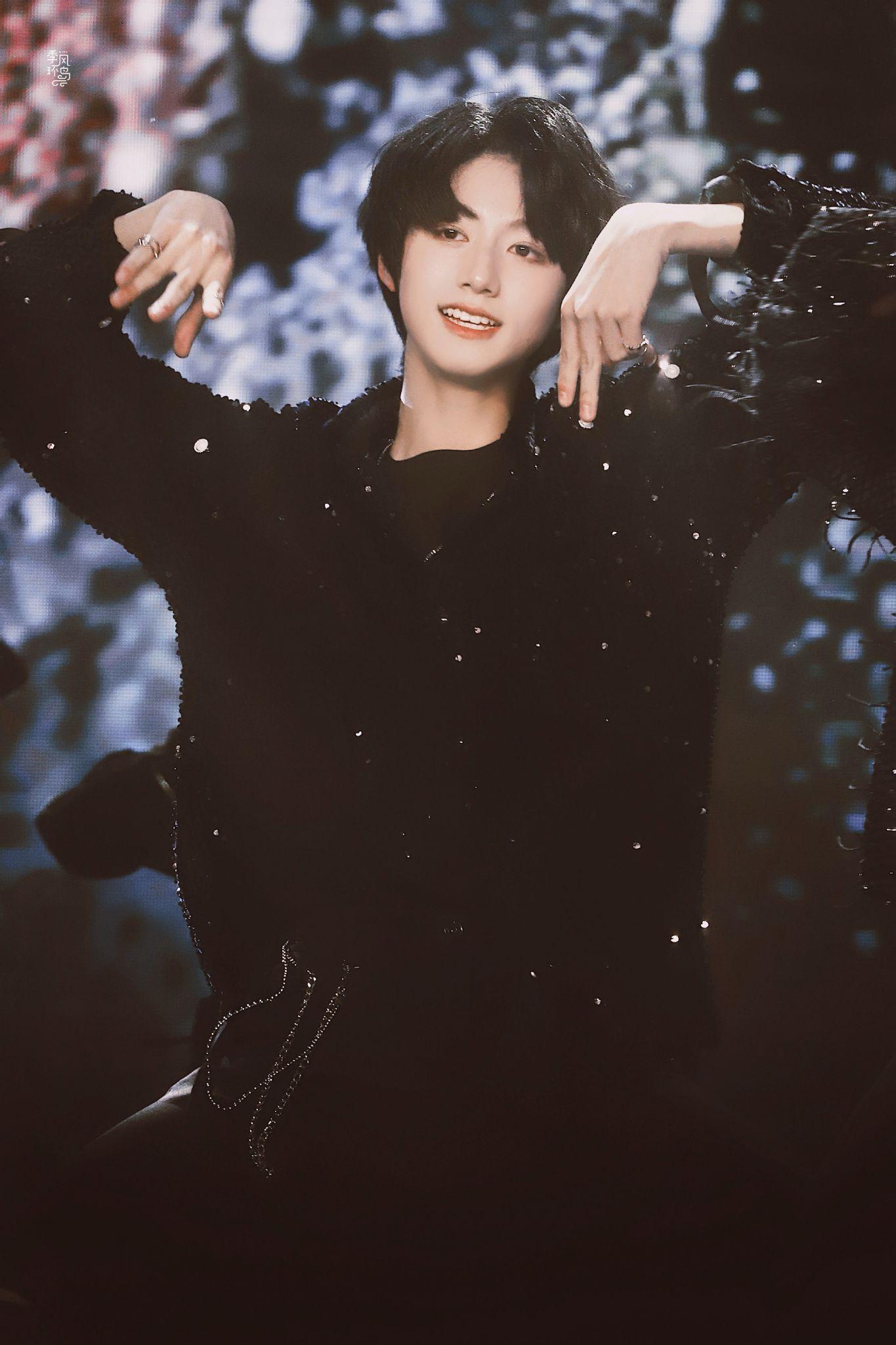 重庆七中的校草朱志鑫长得多好看