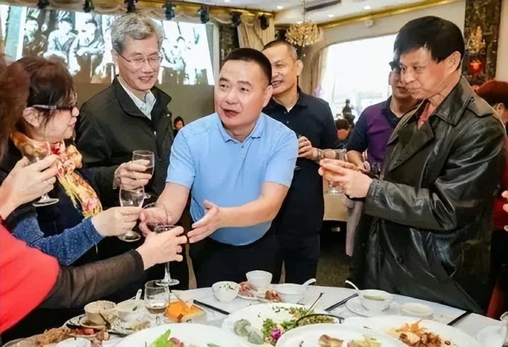 敬酒时不要做“哑巴”,这几句敬酒词万能又妙用 - 知乎