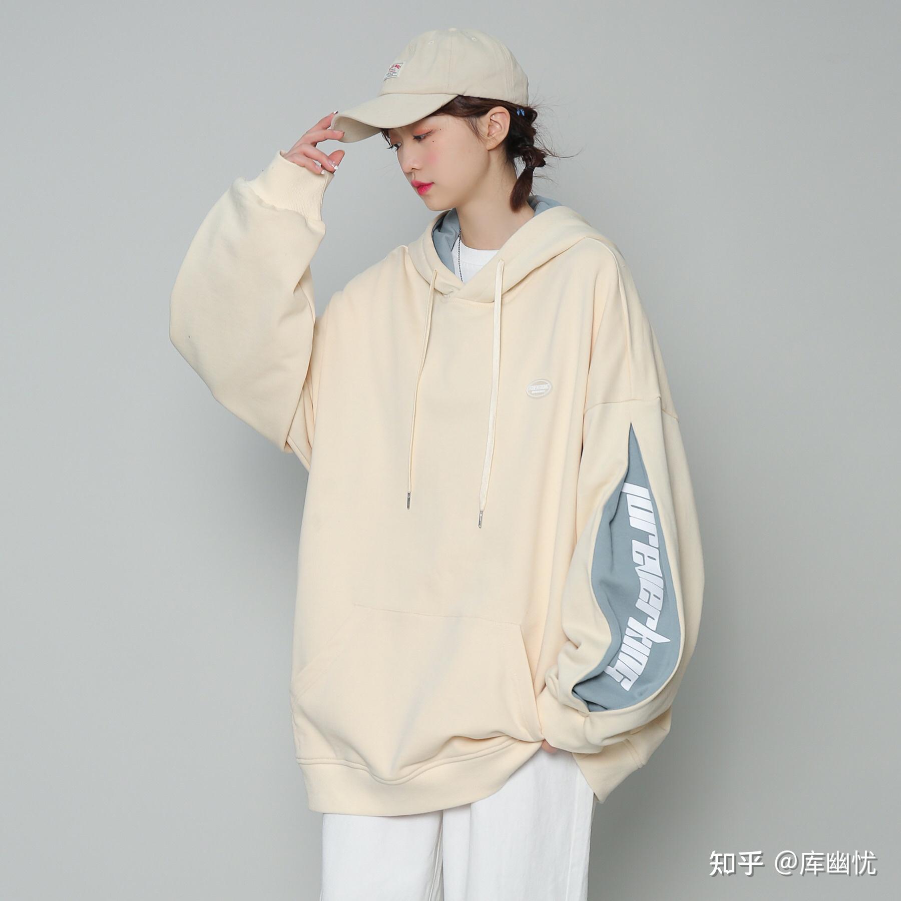 杏色宽松卫衣配啥颜色的运动裤?