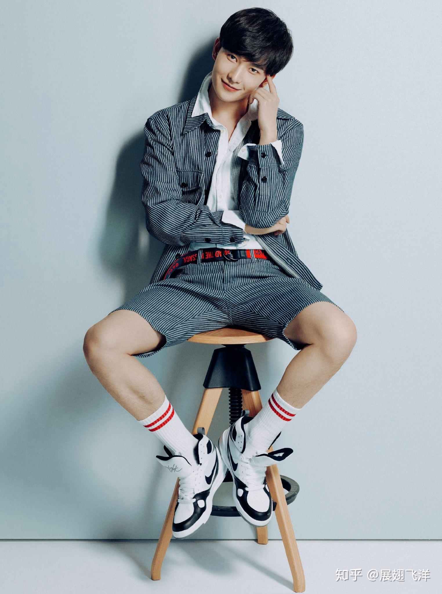 有没有杨洋穿短裤的照片啊哈哈哈哈哈哈? - 知乎