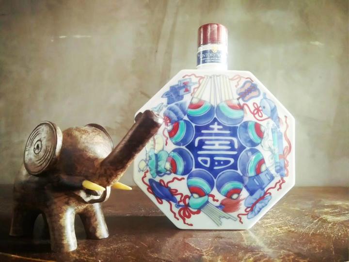 空瓶 SUNTORY 有田焼 色絵壽字宝尽文八角瓶 600ml 国産ウイスキー