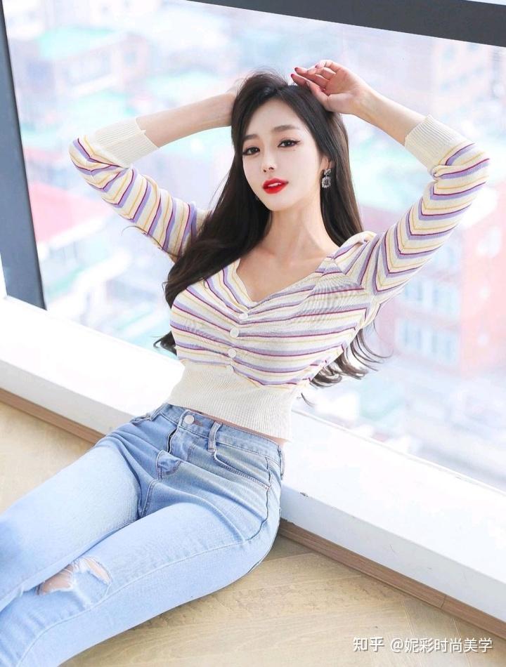 较瘦但胸大的女生怎么穿衣服不显壮?