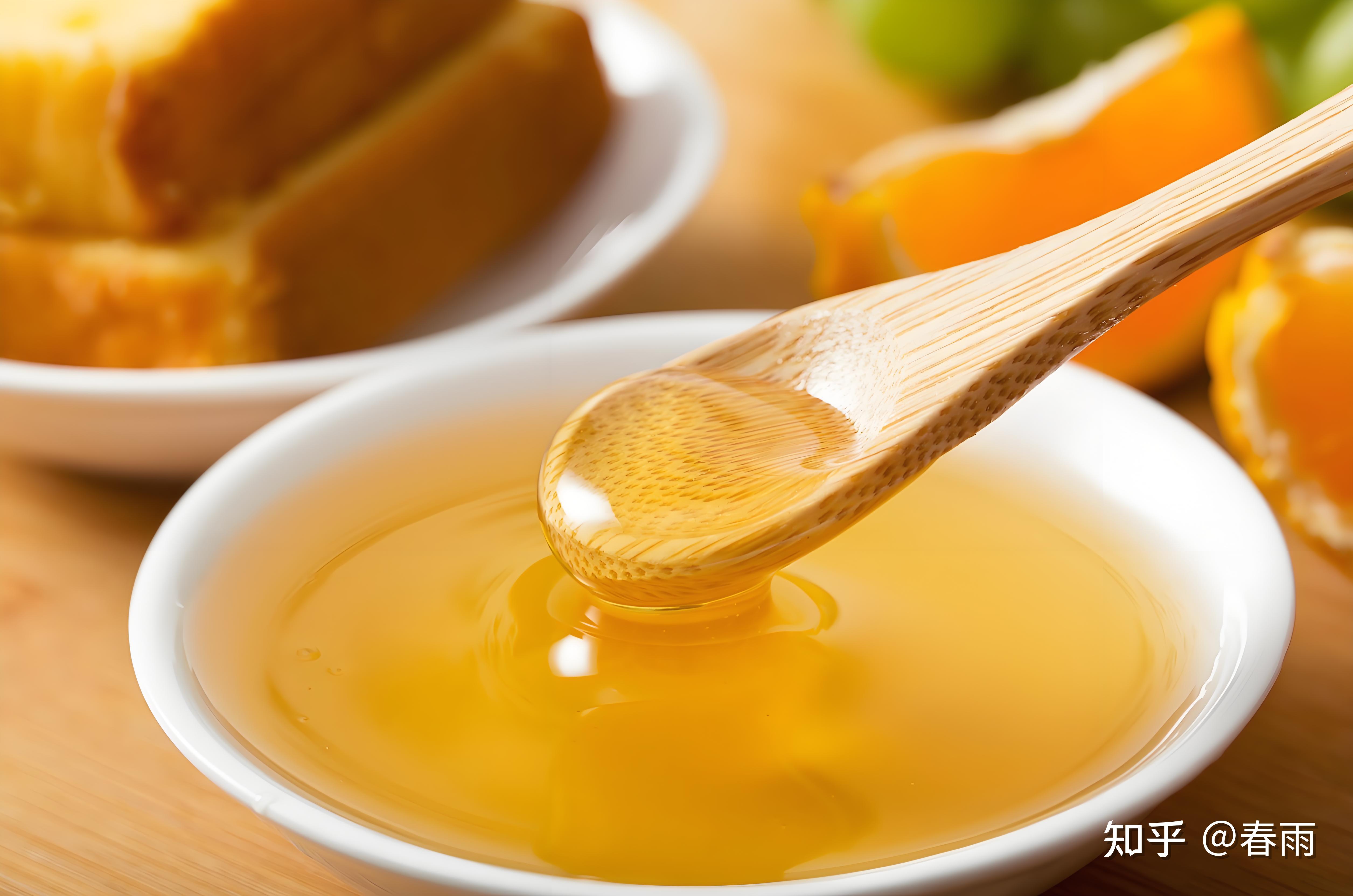 蜂蜜上漂浮着一层白色(蜂蜜上漂浮着一层白色絮状物)