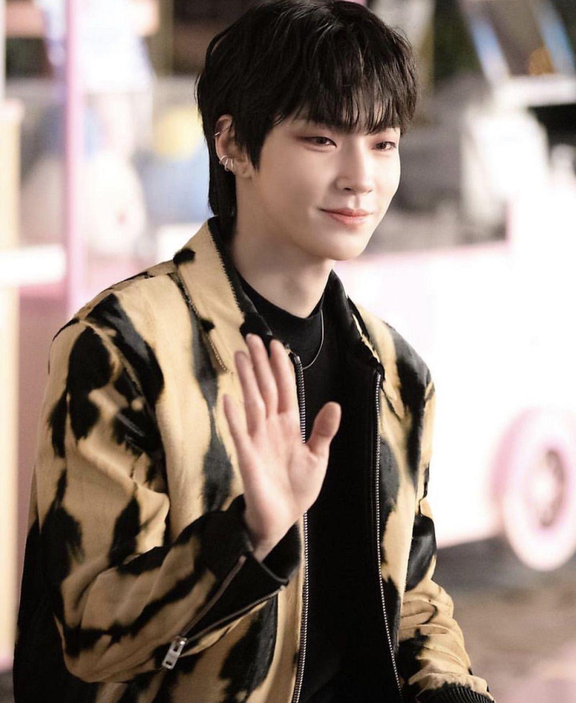 求黄寅烨壁纸 哥哥太帅了啊啊啊? - 知乎