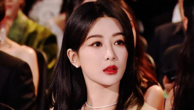 肖战头衔没变!范冰冰借朱令翻身?杨紫整容实锤?ab拉p条?白鹿追求杨洋?