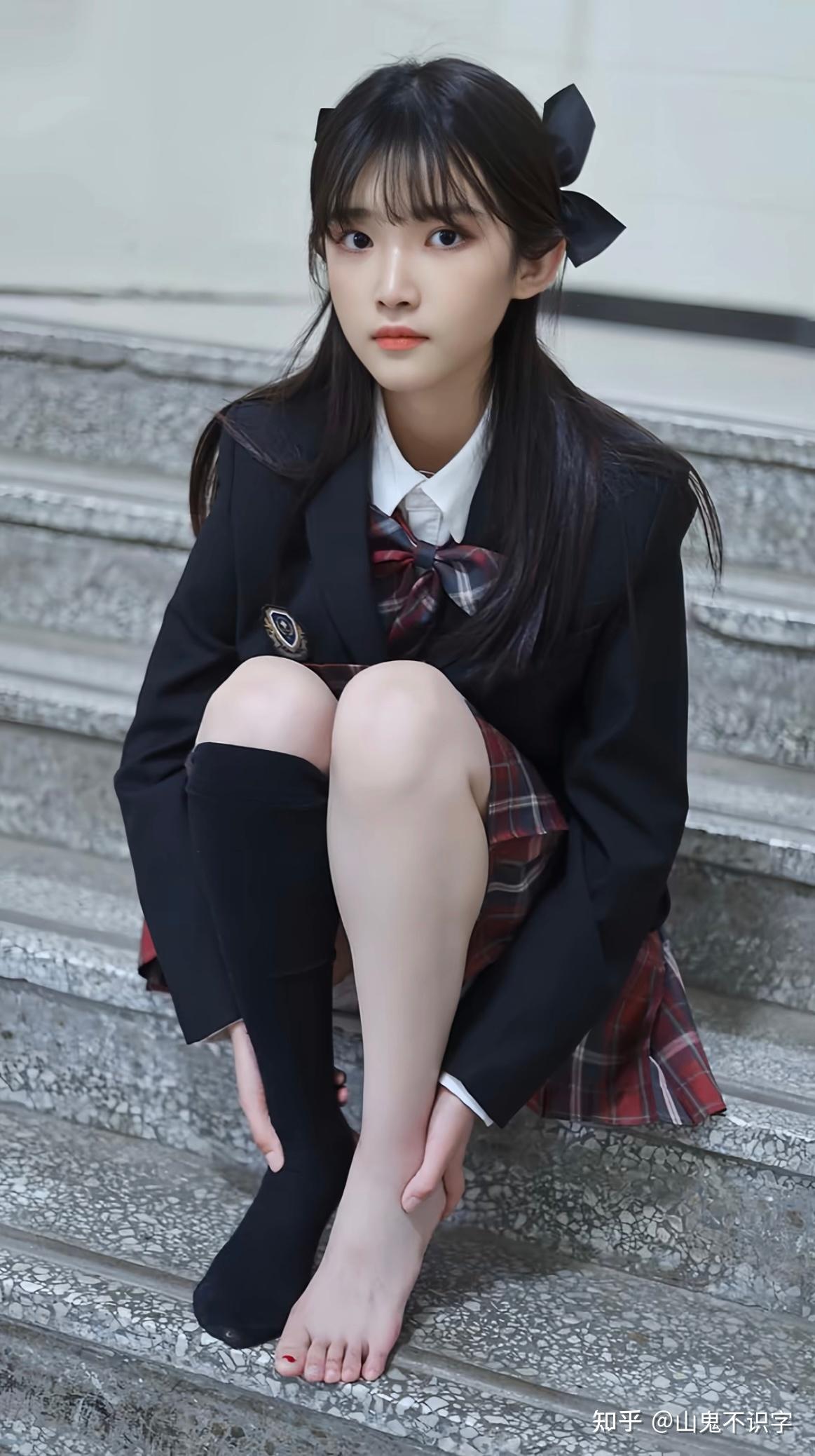 女生穿短裙如何搭配才吸睛