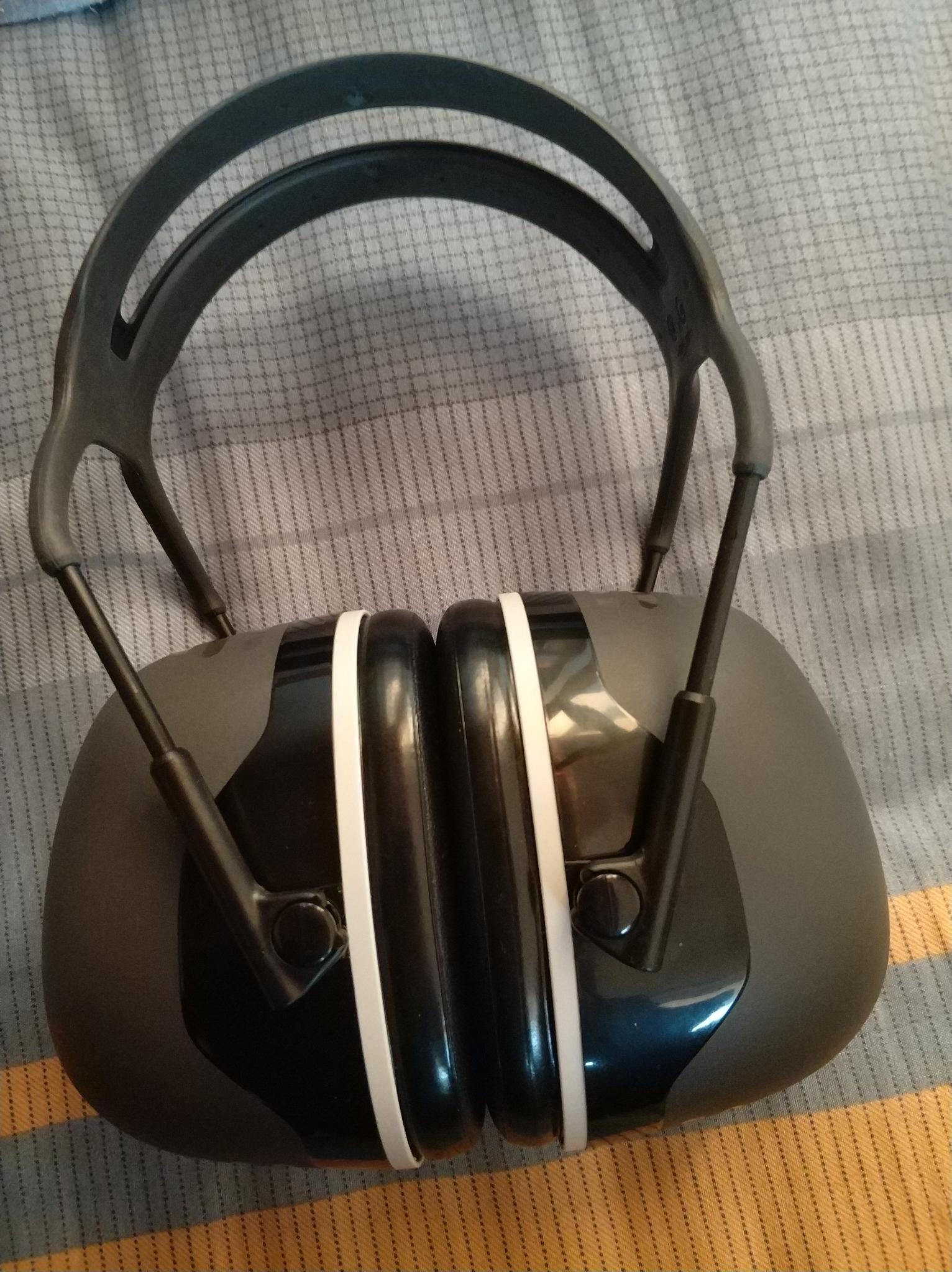 3m隔音耳罩x4a和x5a的隔音效果有区别吗