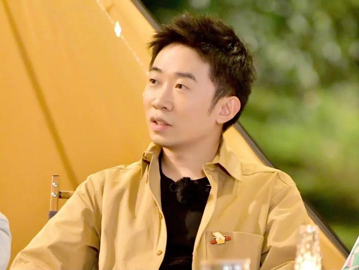 杨迪:一年26档综艺,搞笑就是我的专业 - 知乎
