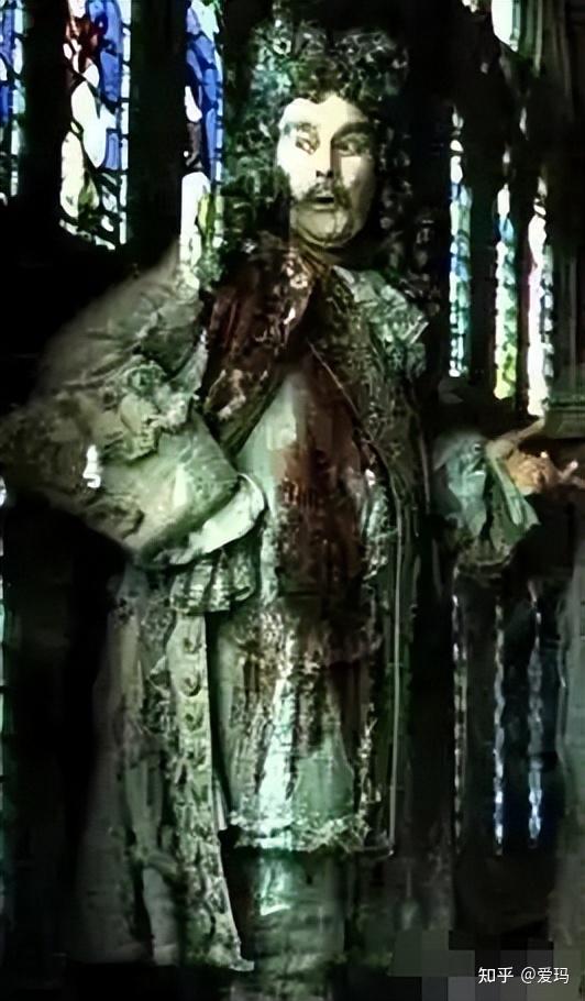 哈利波特里为什么皮皮鬼害怕血人巴罗?