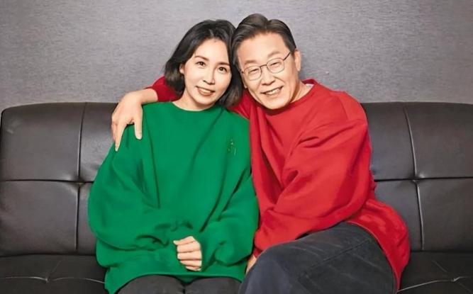 新第一夫人金惠景亮相，比金建希温柔大气，容忍李在明和女星厮混 - 知乎
