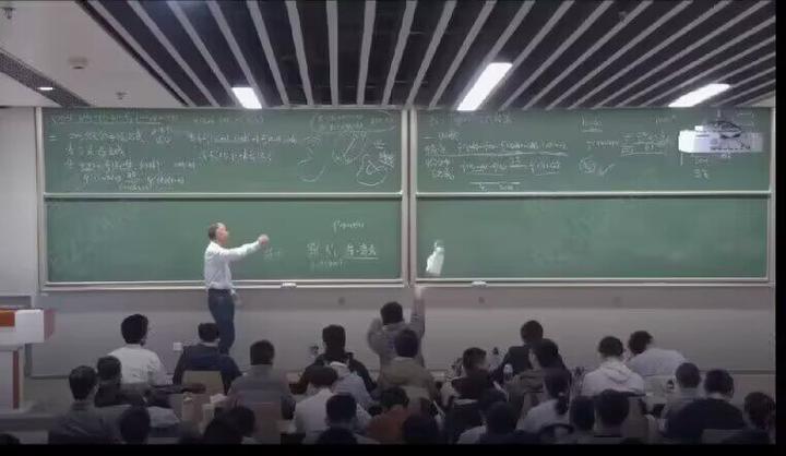 网传中科大一少年班同学课上往黑板扔水杯，如何评价其行为以及教授的处理方式？