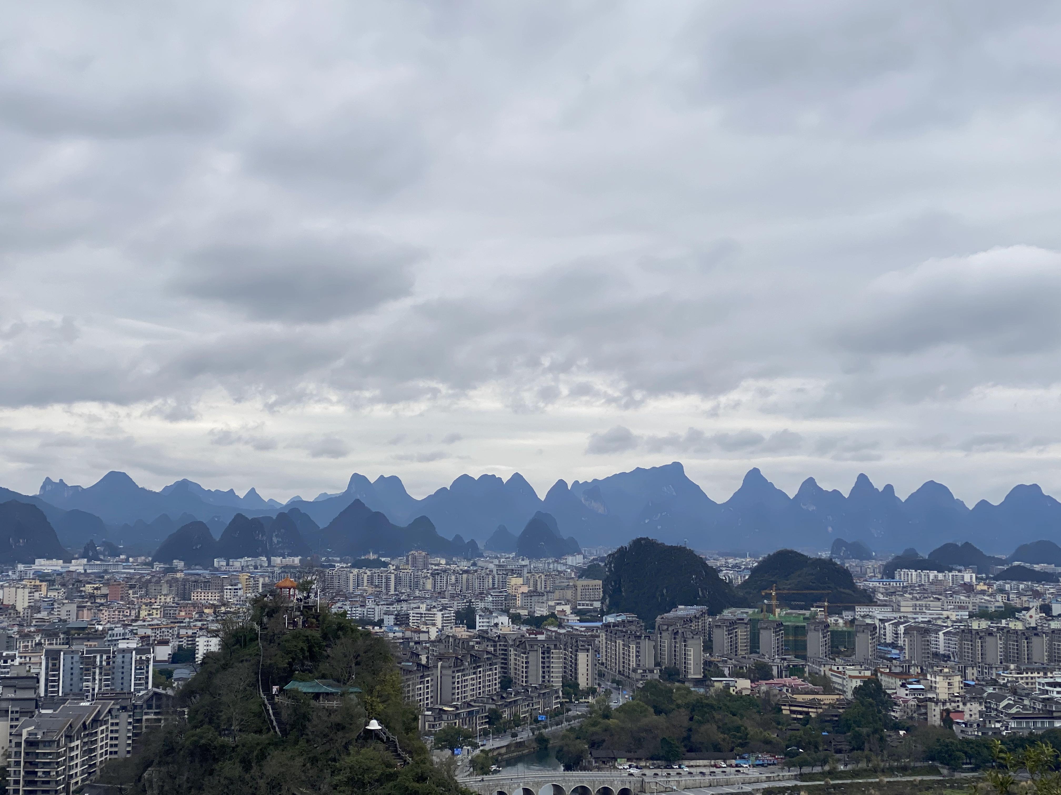 可以分享一张你旅行的地点打卡照或者家乡照吗?