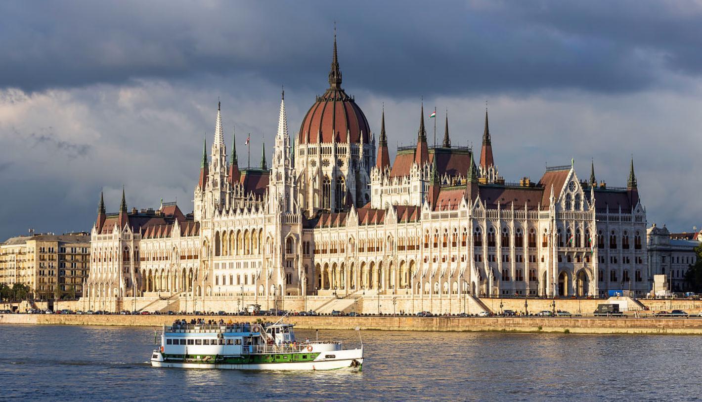 匈牙利护照、永居绿卡，匈牙利移民，申请出入境解析指南！快速办理_环旅