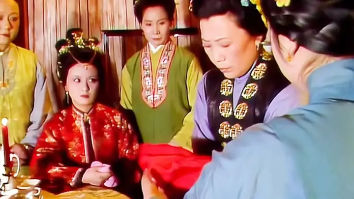 抄检大观园抄到黛玉的潇湘馆时明面上风平浪静实际上暗涌潜伏