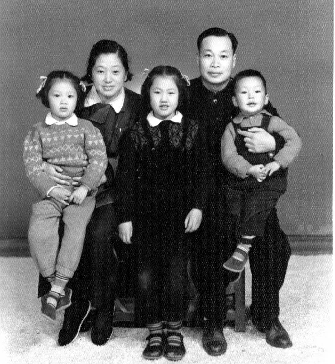 中国核弹之父的一生（原子弹之父-邓稼先，传奇的一生，为国付出终身） | 说明书网