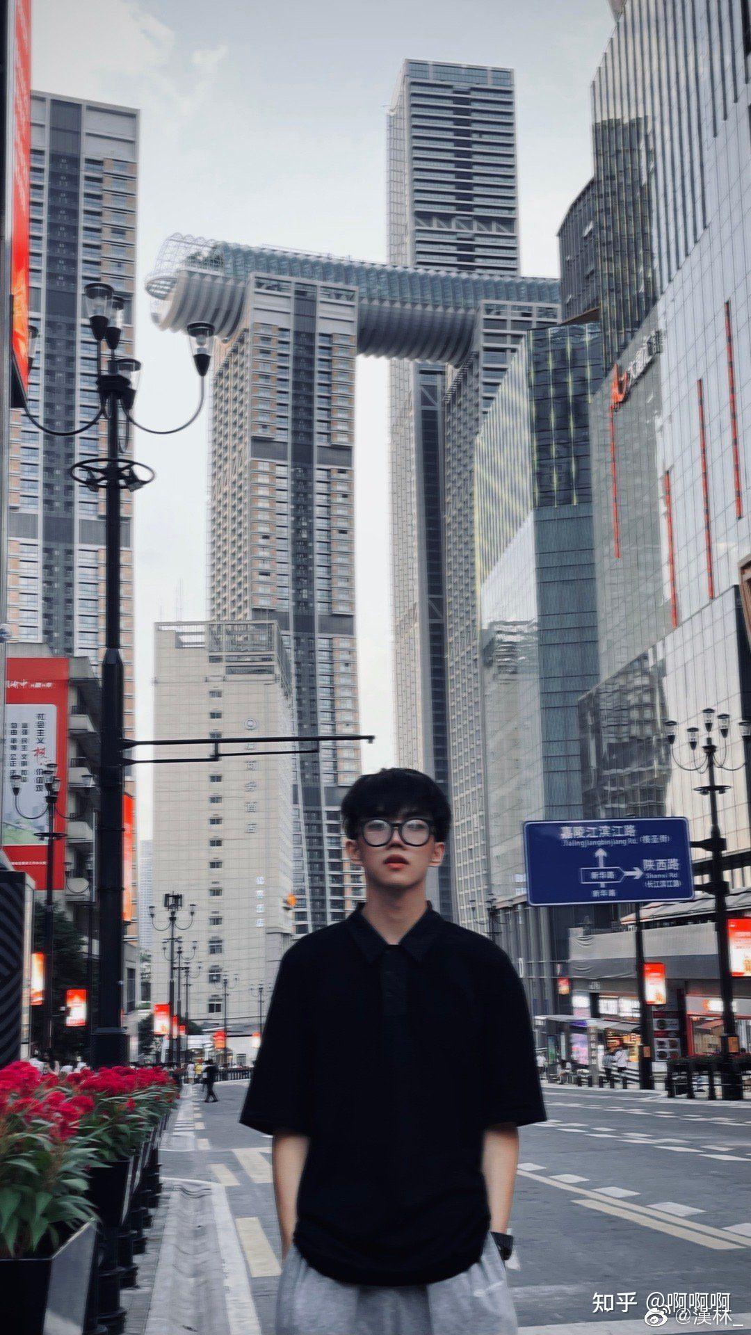 有人见过抖音帅哥长颈先生露脸吗