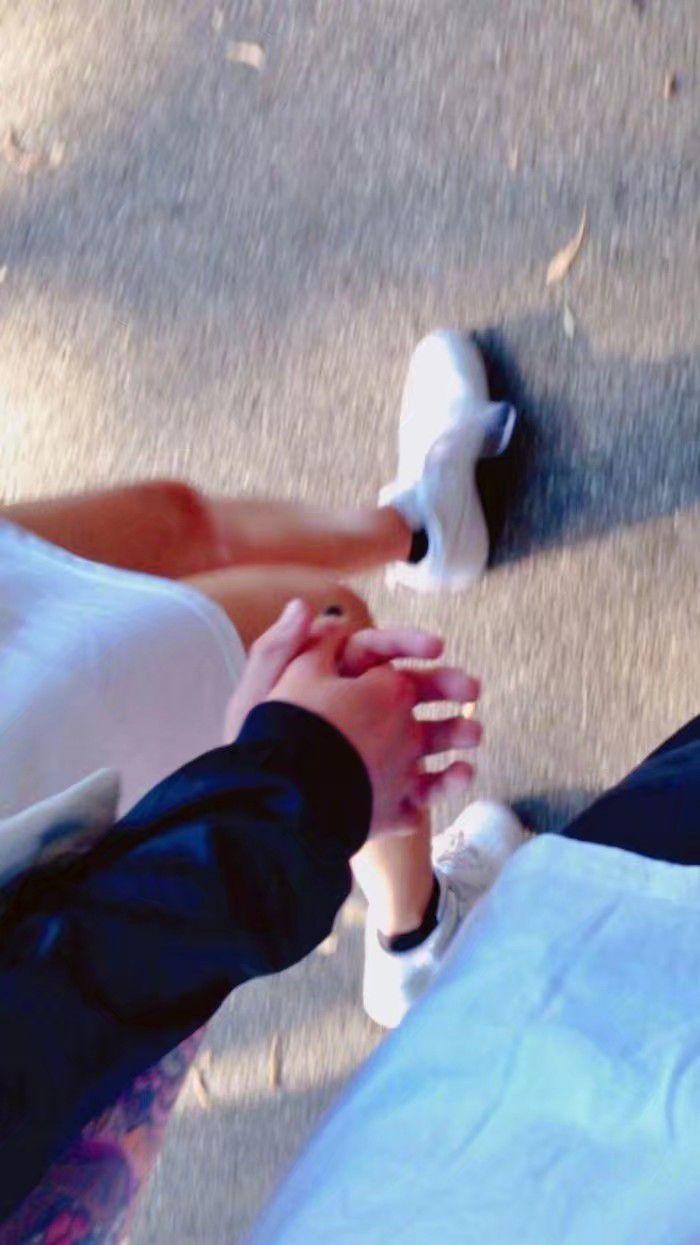 有没有那种手牵手的图可以当壁纸的?