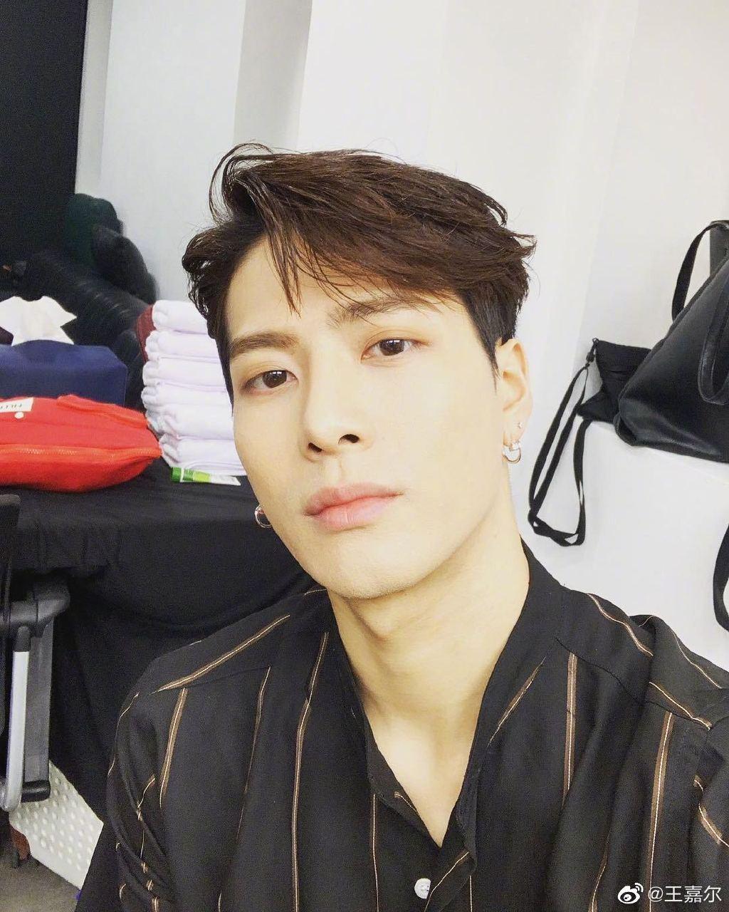 本人男,高颧骨加太阳穴凹陷加又圆又方的脸,该如何选择自己的发型?