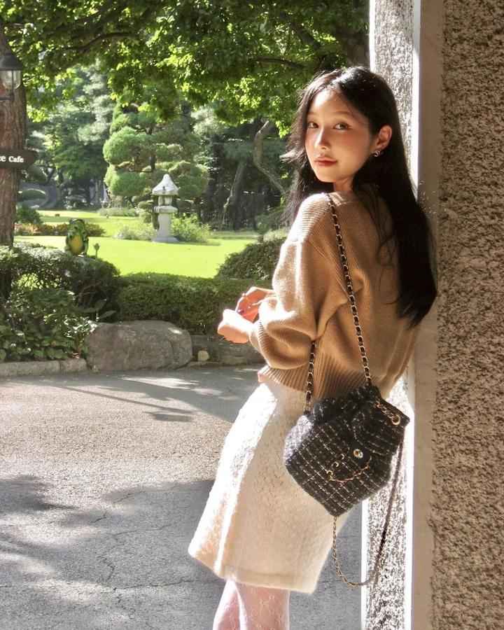 韩国女生好会穿,这种文艺范也好适合我们的日常