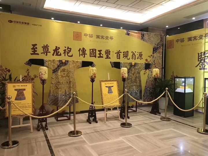 龙袍(lóng páo),即皇帝的朝服,上面绣着龙形图案。绣有龙形图纹的袍服。 - 知乎
