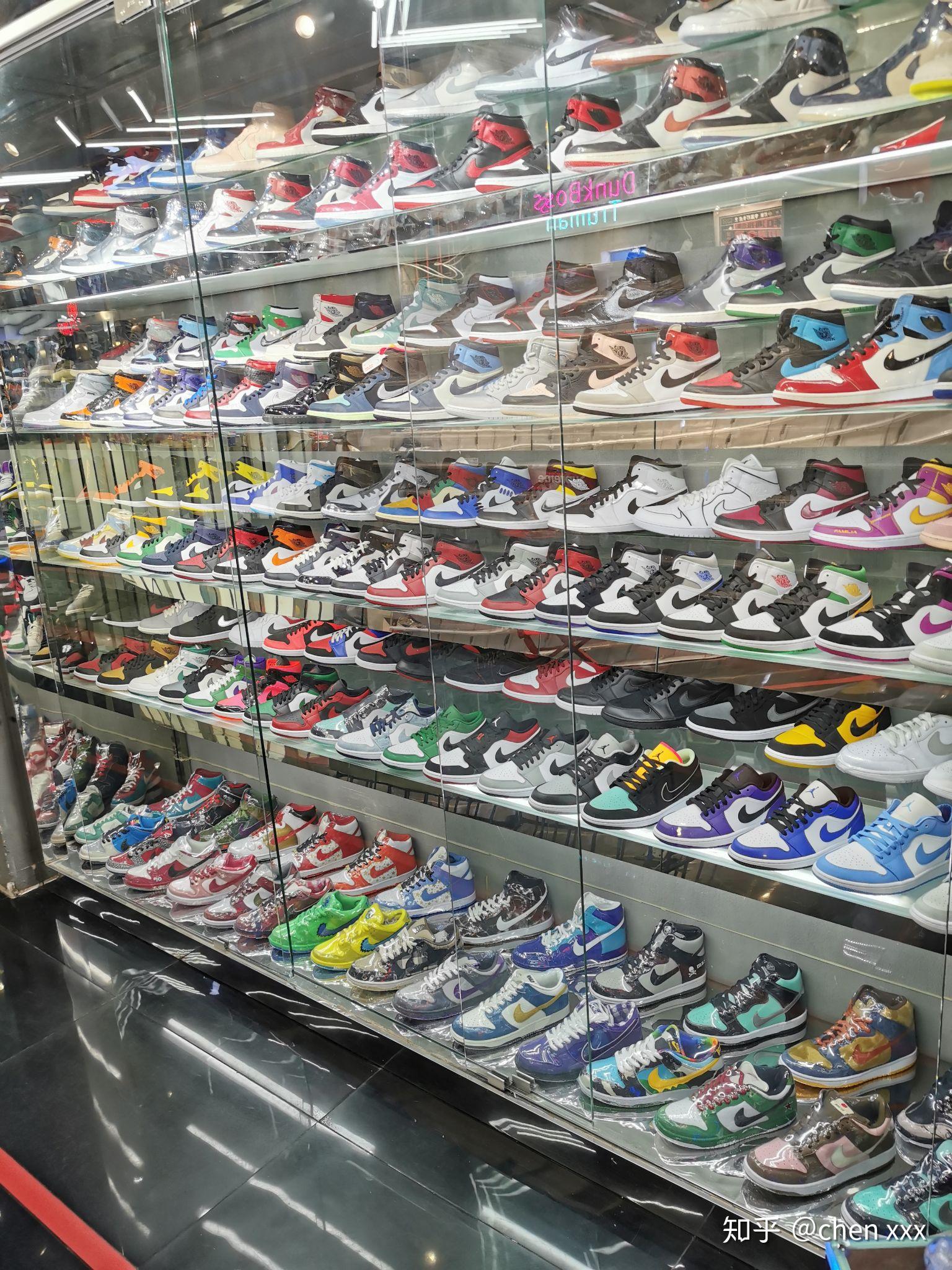 请问成都春熙路附近有哪些潮鞋店或是潮牌店以及买手店? - 知乎