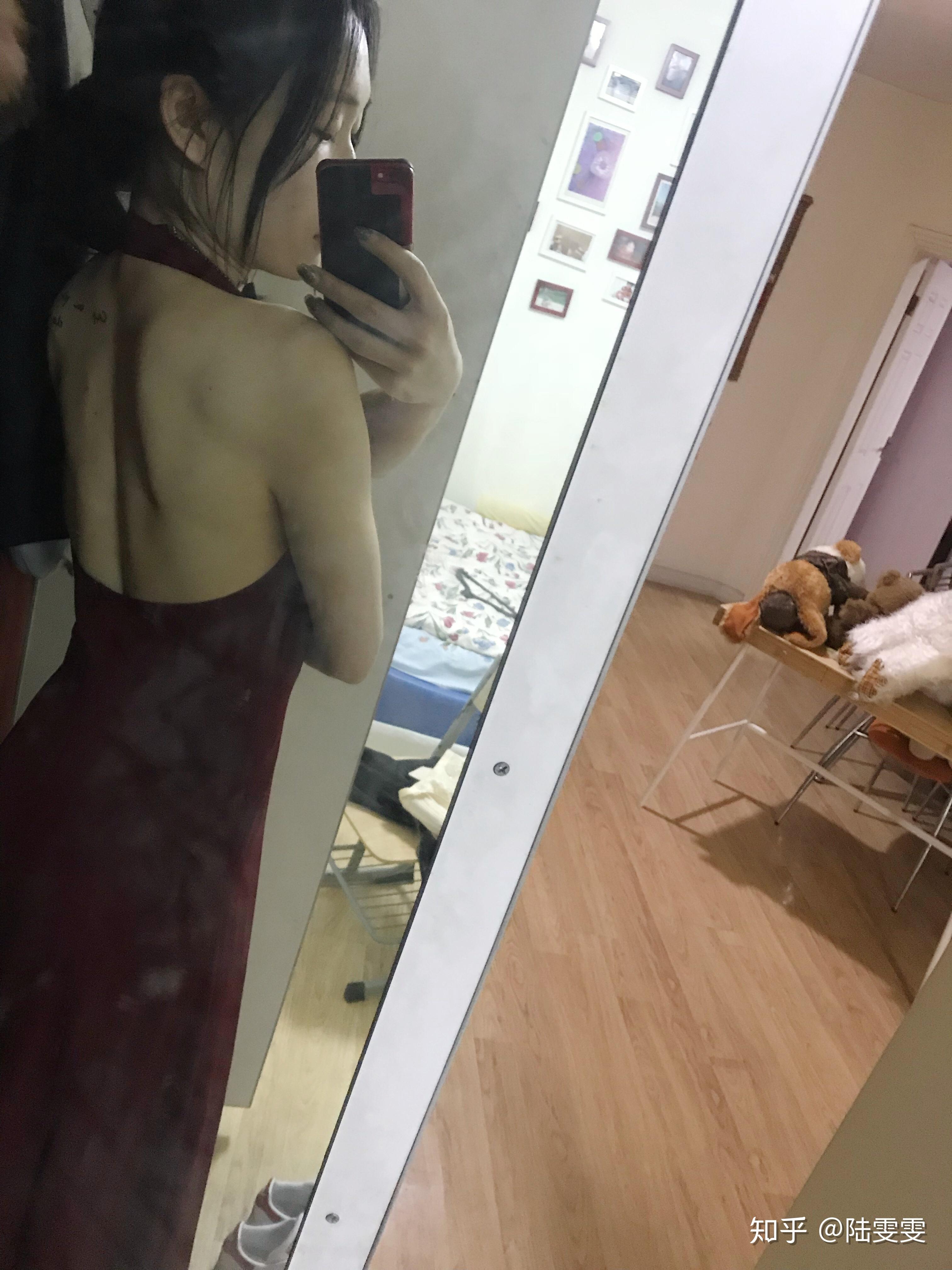 如何优雅地穿露背装?