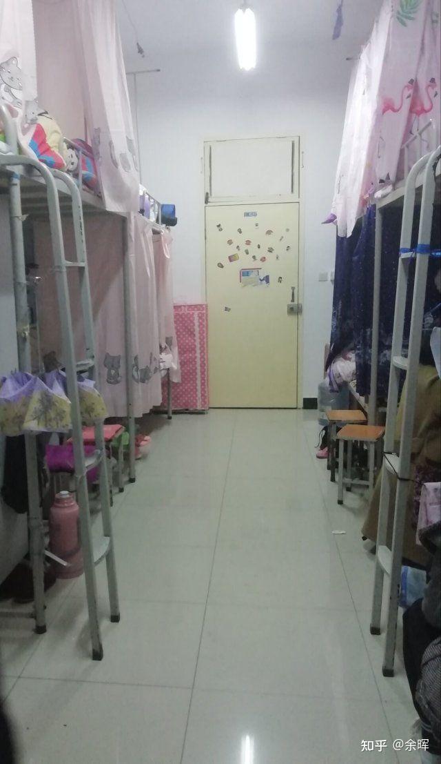 安康学院是三本吗学校怎么样跪求实答