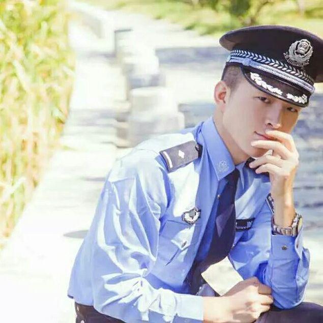 穿制服执行任务中被称赞很帅是什么体验?警察会认为自己穿制服很帅吗?