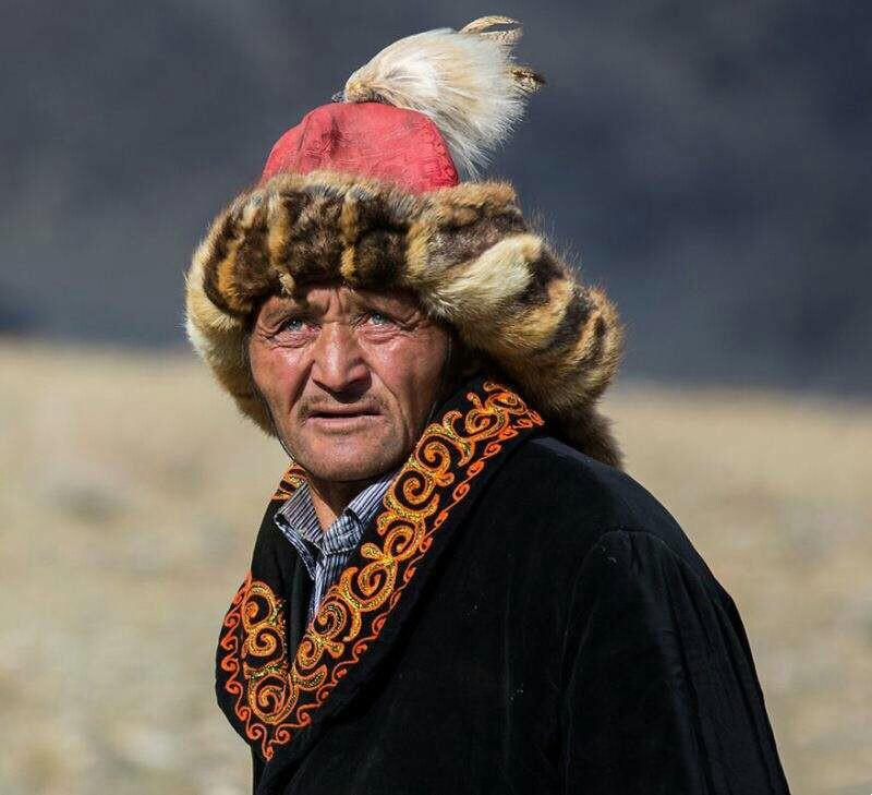 哈萨克族服饰求图片