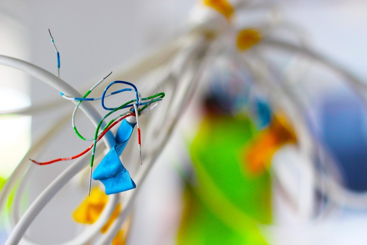 电线为什么绞在一起