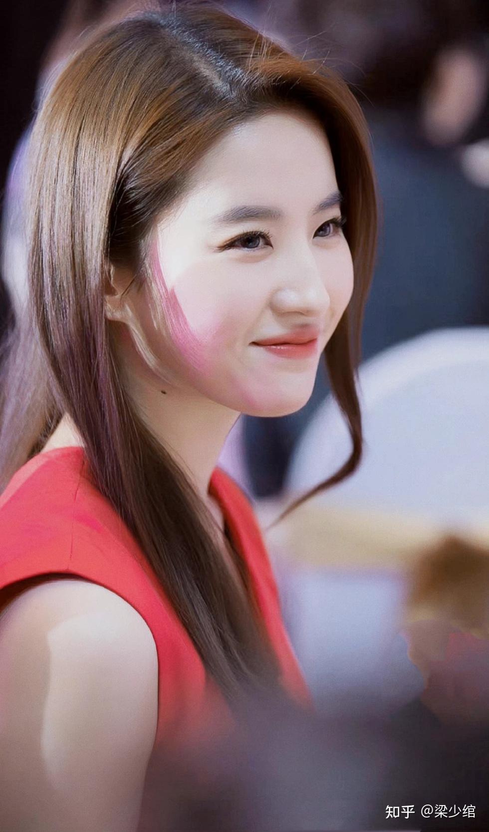 说实话你们真的觉得刘亦菲漂亮么