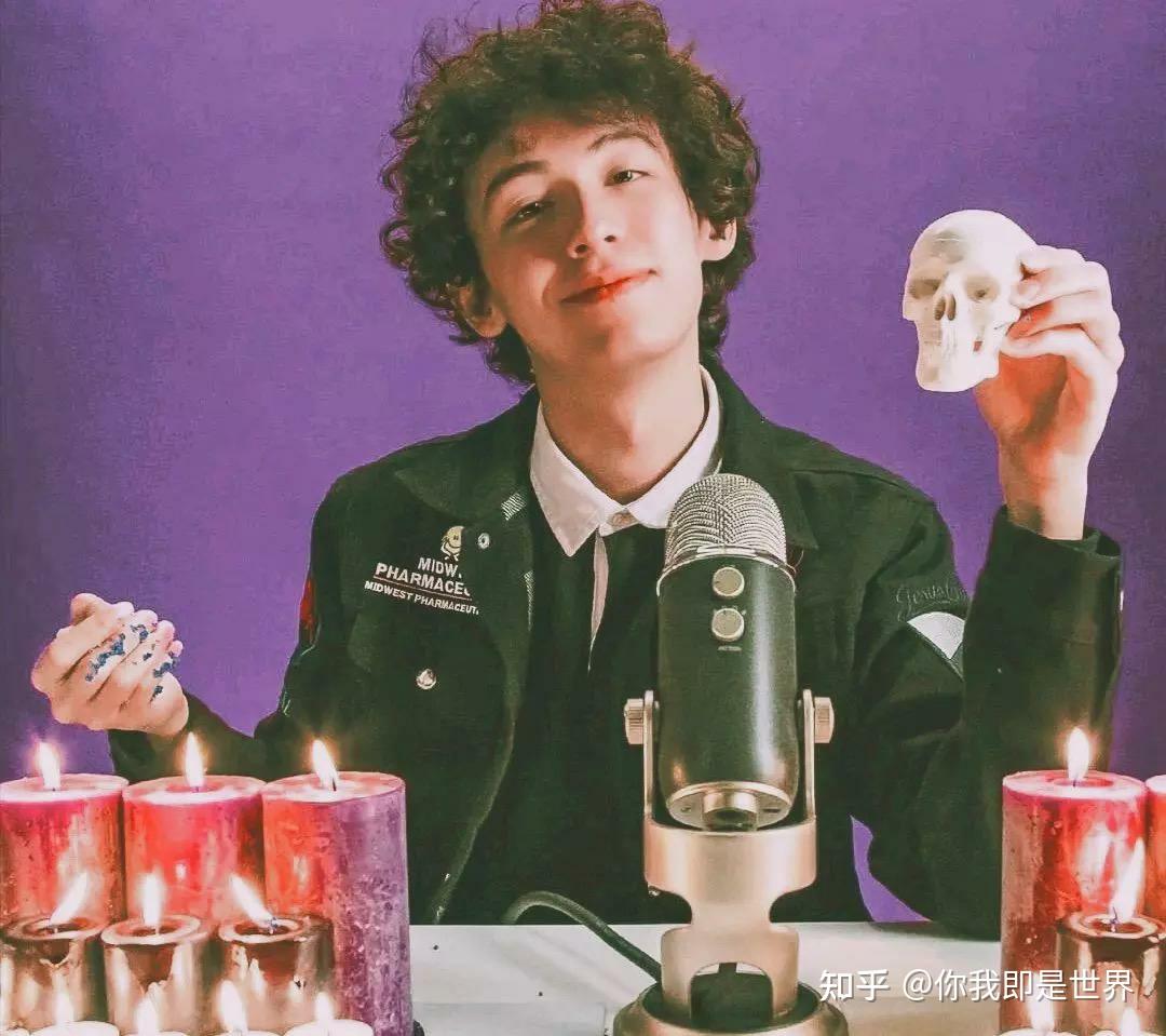 有没有歌手suburban的照片